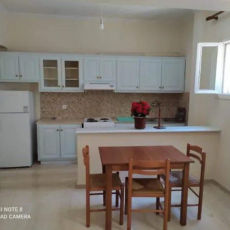 νtinas House B Tsoukaládhes