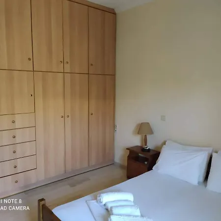νtinas House B * Tsoukaládhes
